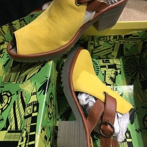 Fly London -Wena -137 Yellow & Tan Heeled Sandel